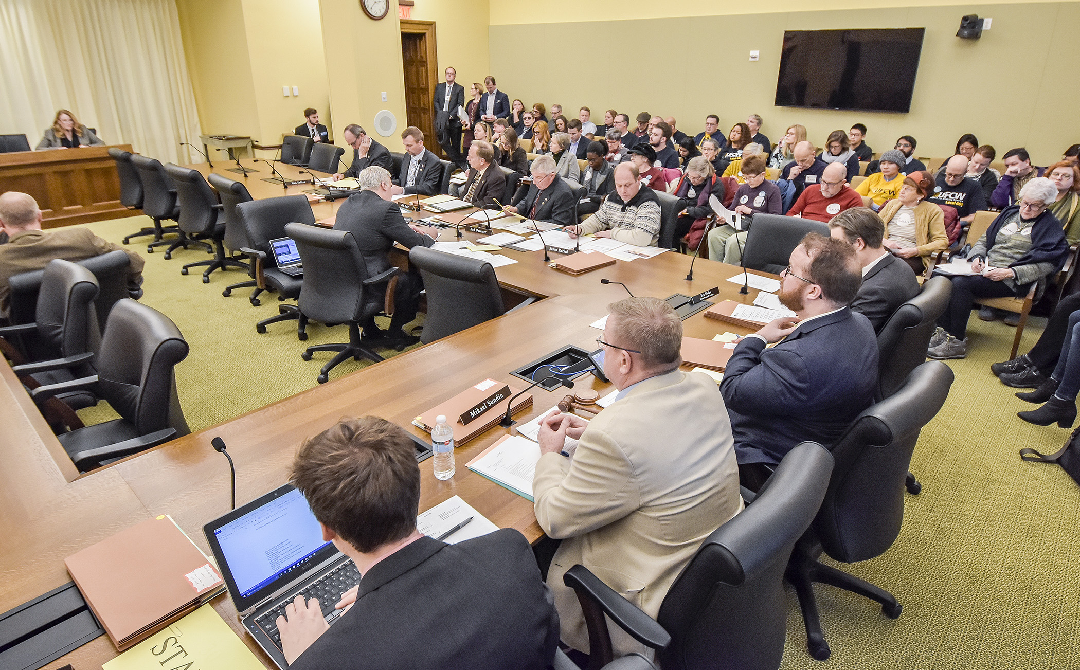 The House Labor Committee listens to testimony Jan. 30 on a bill that would provide paid family, pregnancy, bonding and applicant's serious medical condition benefits. Photo by Andrew VonBank